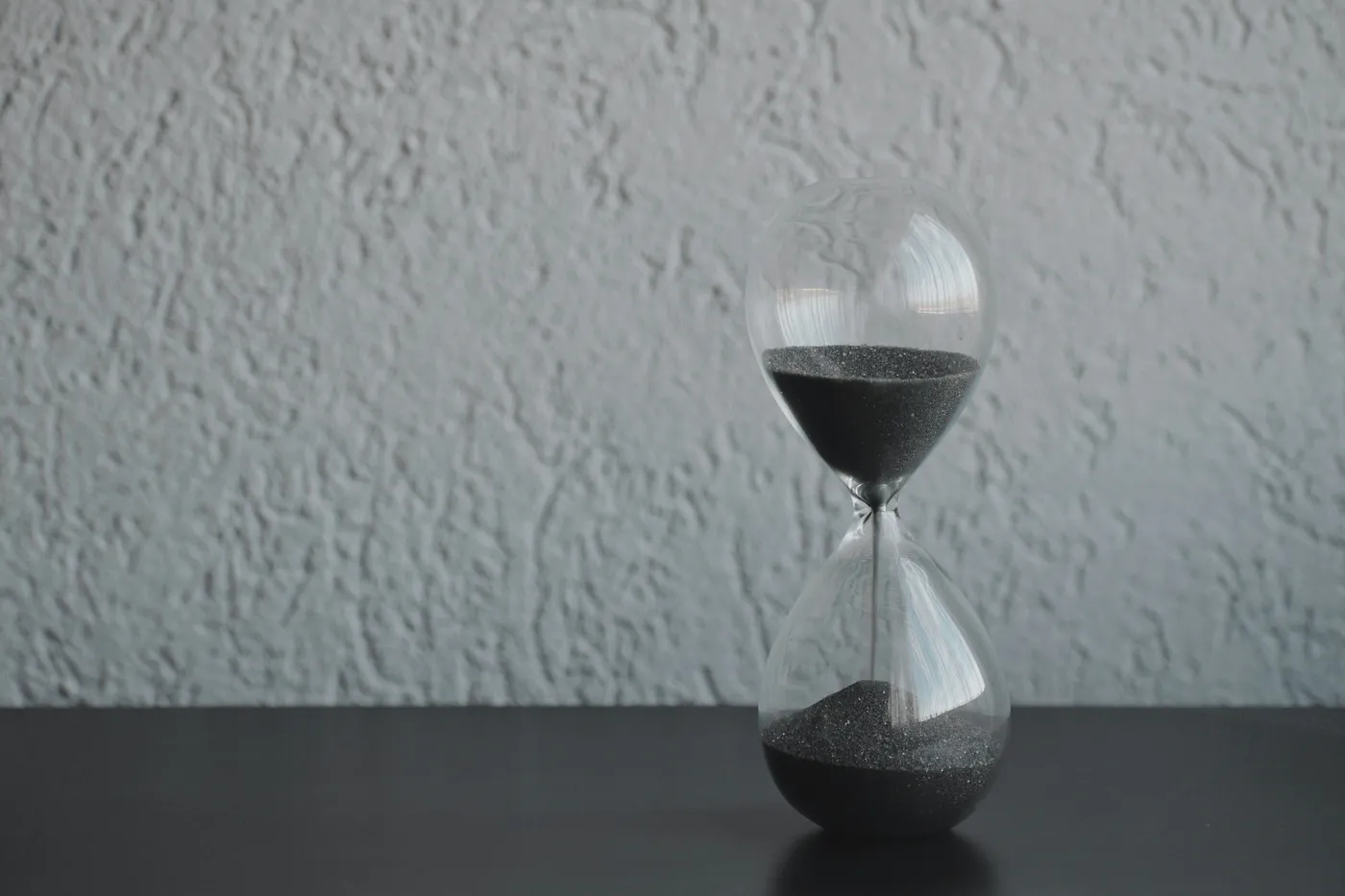 An hourglass - Photo by Alexandar Todov on Unsplash