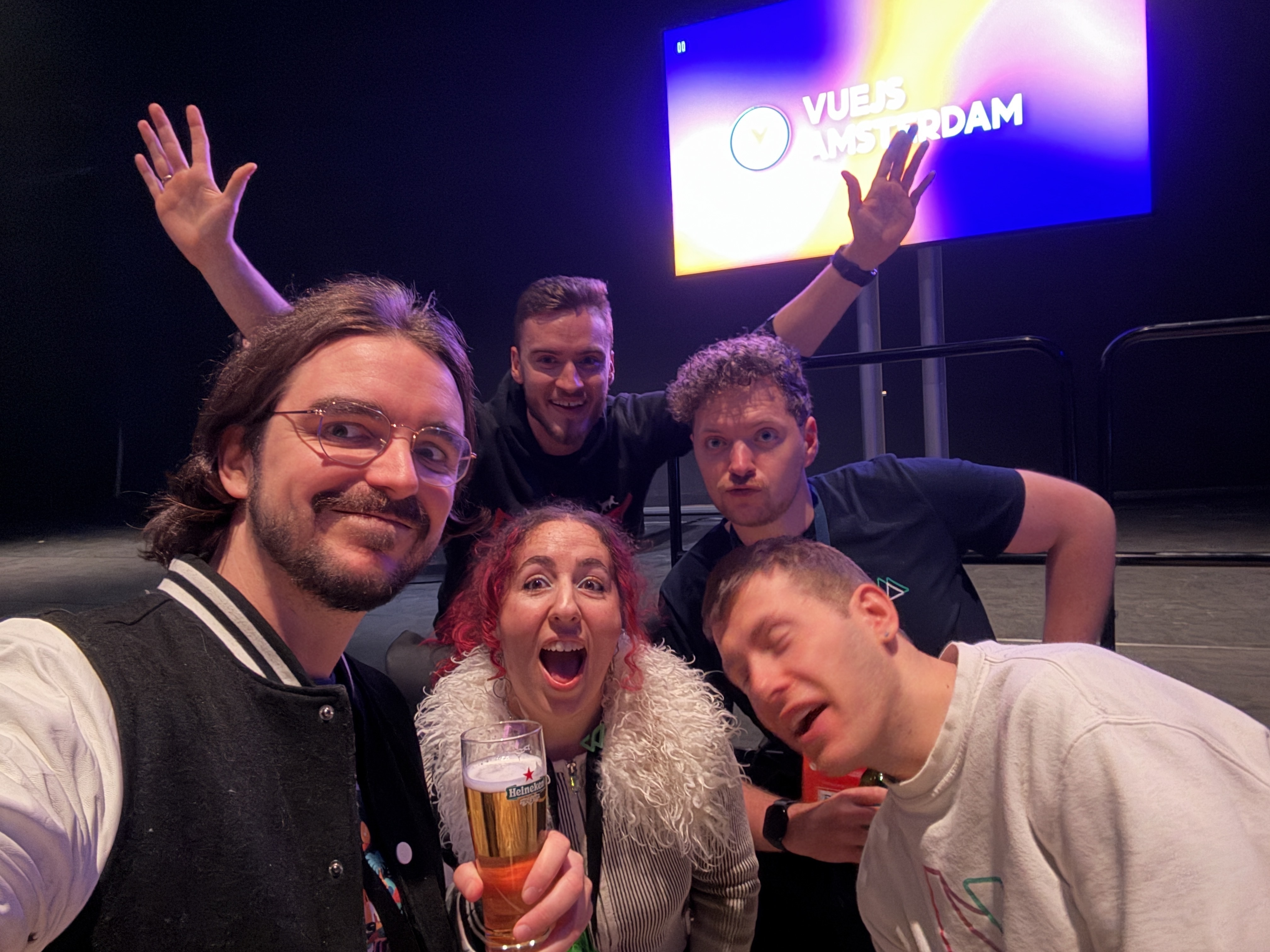 Vue gang partying